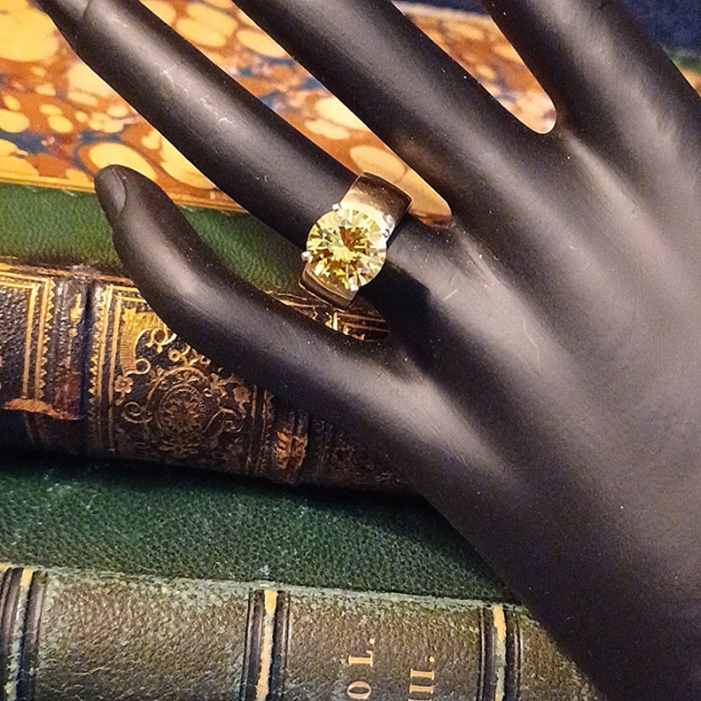 Woman's ring